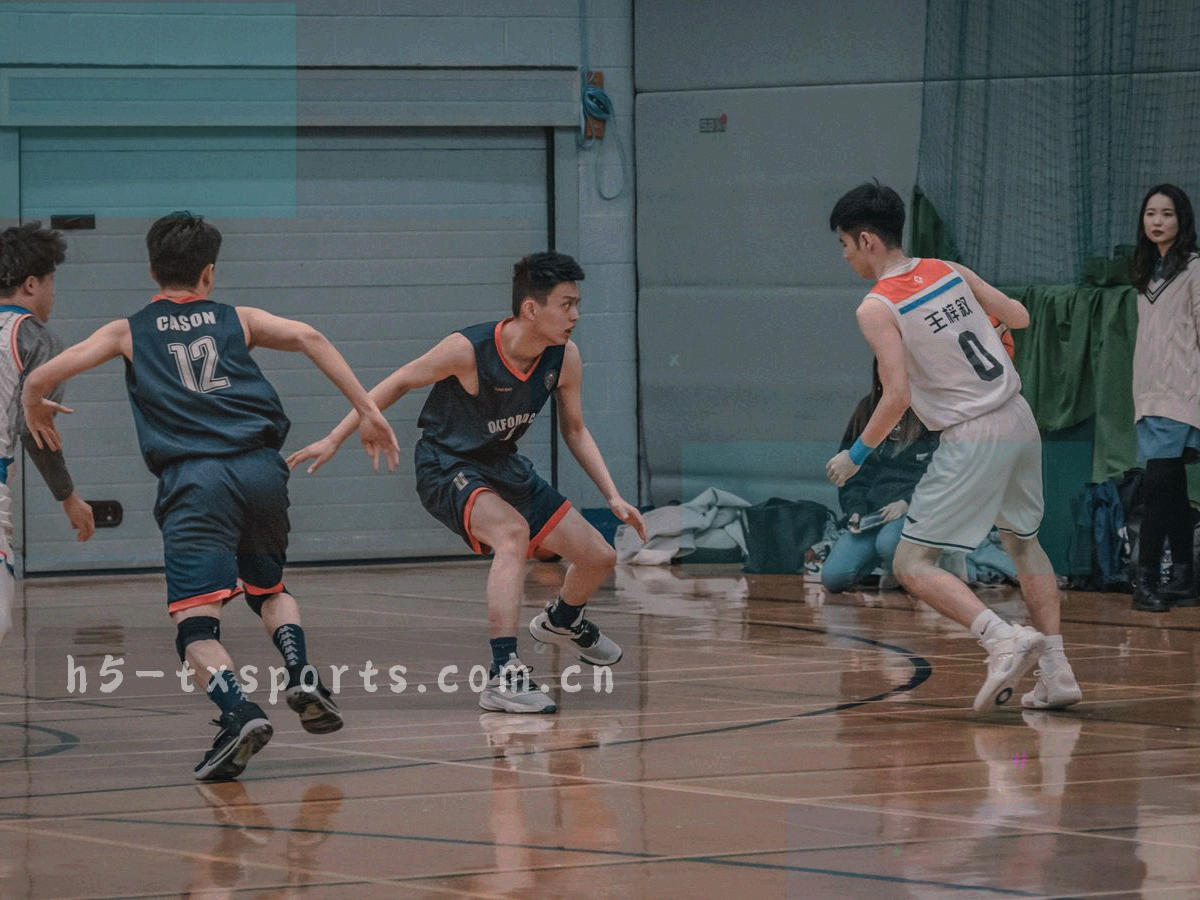 夜间界面中的会员中心面板，第二栏赛事订阅入口高亮